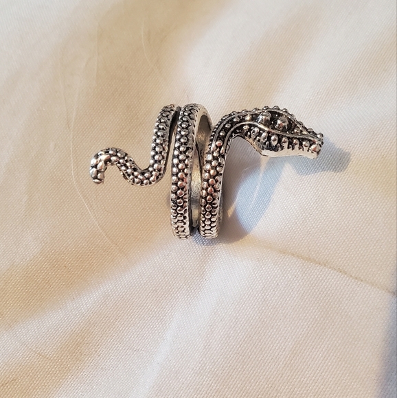Silver Toned Snake Reptile Cocktail Statement Ring Intricate Details Size 7 - Picture 1 of 4